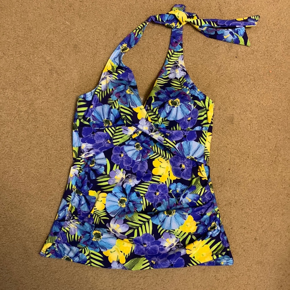 Land’s End Womens Swim Floral Halter style tankini top. Size 2 regular.